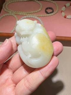 和田玉经典把件里最耐盘的貔貅籽料白玉手把件✨