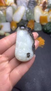 和田玉黑皮羊脂白肉观音挂件